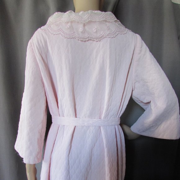 SALE Comfy Quilted Robe in Pink with Ruffle Collar Marshall Field - Picture 7 of 11